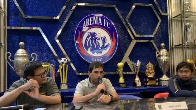 Almeida Ingin Pemainnya Manfaatkan Momen Lawan Ronaldinho - GenPI.co JATIM