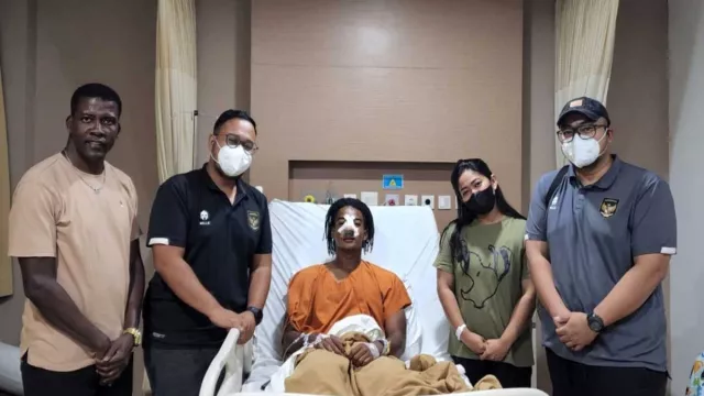 Operasi Ronaldo Kwateh Berjalan Lancar, Ketum PSSI Titip Pesan - GenPI.co JATIM