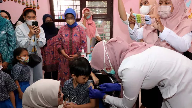 Surabaya Catatkan Fakta Mengejutkan di Bulan Imunisasi Anak - GenPI.co JATIM