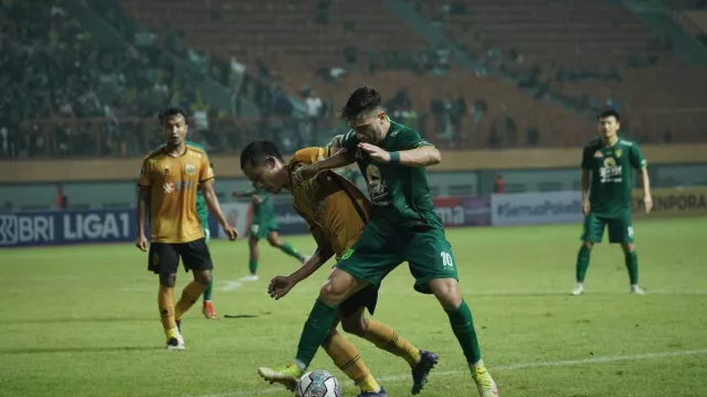 Aji Santoso Kesal, Gol Bhayangkara FC Tak Perlu Terjadi - GenPI.co JATIM