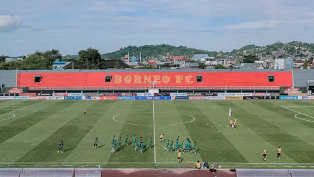 Bonek Beri 3 Catatan Wasit Laga Borneo FC vs Persebaya - GenPI.co JATIM