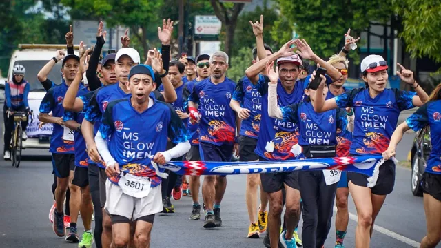 Sejumlah Komunitas Lari Ambil Bagian Arema Anniversary Run 2022 - GenPI.co JATIM