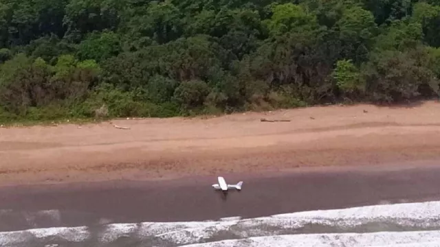 Pesawat Cessna Mendarat Darurat di Taman Nasional Alas Purwo - GenPI.co JATIM