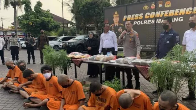 Polres Malang Sita 1,6 KG Sabu-Sabu, Pelaku Terancam Hukuman 20 Tahun Penjara - GenPI.co JATIM