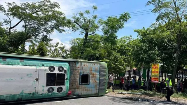 Kecelakaan Bus di Nganjuk, Diduga Sopir Hilang Kendali - GenPI.co JATIM