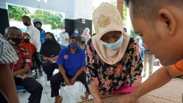 9.536 Keluarga di Kota Madiun Terima BLT BBM, Gunakan Belanja Sembako - GenPI.co JATIM