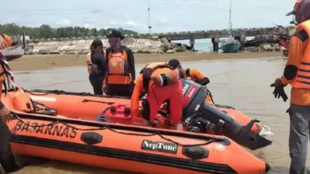 Kronologi Penumpang Kapal Hilang di Pantai Pasean Madura - GenPI.co JATIM