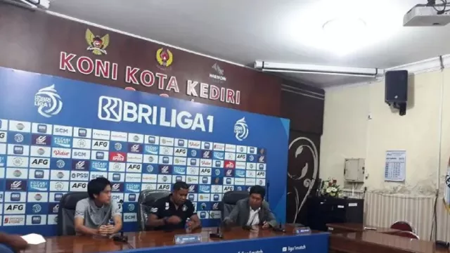 Kalah Tipis Lawan Arema FC, Pelatih Persik Beberkan Kekurangan Timnya - GenPI.co JATIM