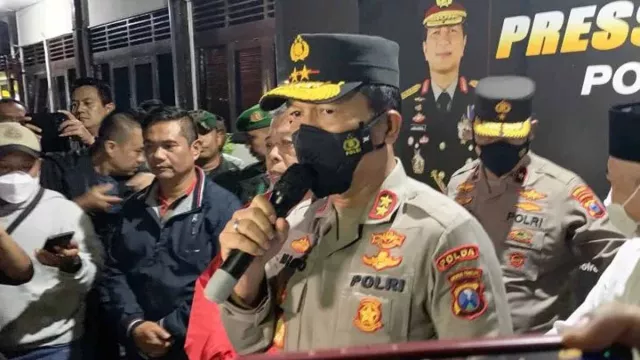 Kapolda Jatim Ungkap Kronologi Suporter Meninggal Dunia di Stadion Kanjuruhan - GenPI.co JATIM