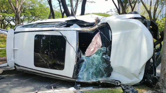Kronologi Kecelakaan 2 Mobil Mewah di Surabaya, Pengemudi Masih Pelajar - GenPI.co JATIM