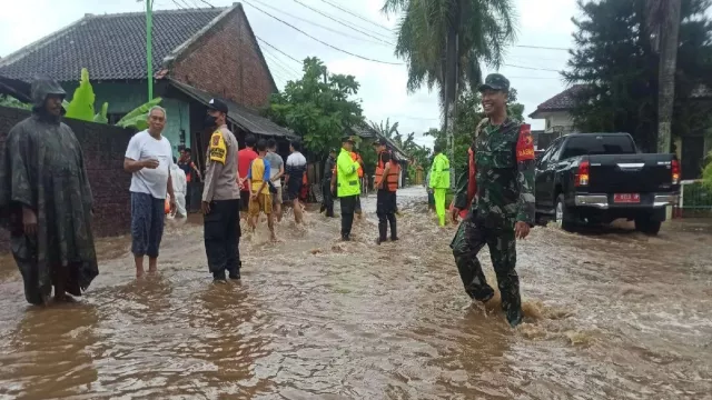 4 Sungai Meluap, Banjir Banyuwangi Rendam Pemukiman Warga - GenPI.co JATIM