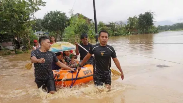 12 Kecamatan Dilanda Bencana Alam, Pemkab Trenggalek Tetapkan Tanggap Darurat - GenPI.co JATIM