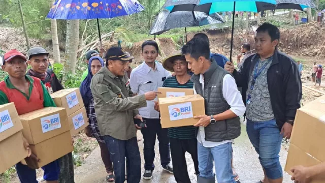 Gerak Cepat BRI Peduli Salurkan Bantuan ke Korban Banjir di Jawa Timur - GenPI.co JATIM