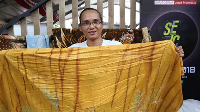 Kisah Sukses Ferry Sugeng, Berawal Terpaksa, Kini Produk Batiknya Mendunia - GenPI.co JATIM
