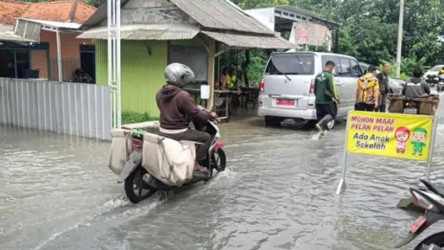 Hujan Deras, Banjir Melanda 2 Kecamatan di Sidoarjo, BPBD Siaga - GenPI.co JATIM
