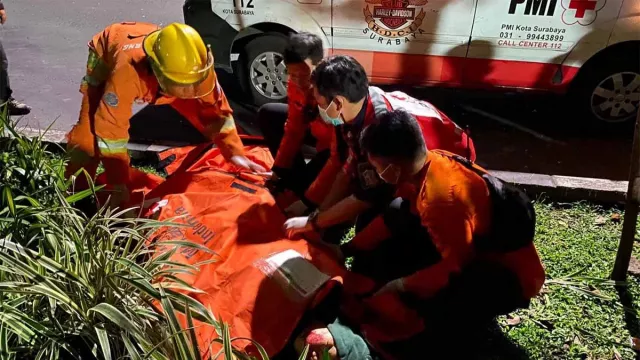 Kronologi Kecelakaan Mobil Surabaya, Pengemudi Mabuk, 1 Penumpang Meninggal Dunia - GenPI.co JATIM