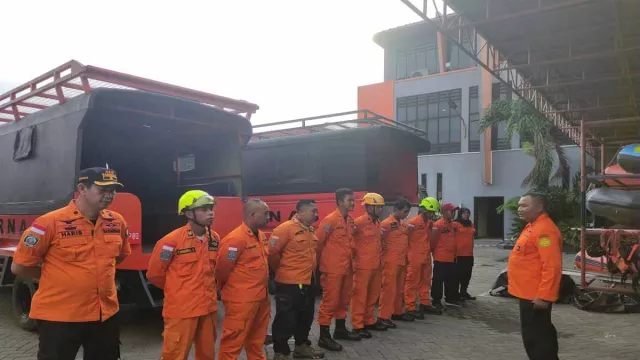 Gunung Semeru Erupsi, SAR Surabaya Kirimkan 3 Tim Penyelamat - GenPI.co JATIM