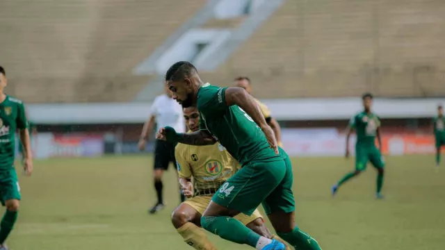 Fakta Pertandingan Persebaya Surabaya vs Barito Putera 3-2, Leo Lelis Cetak Brace - GenPI.co JATIM