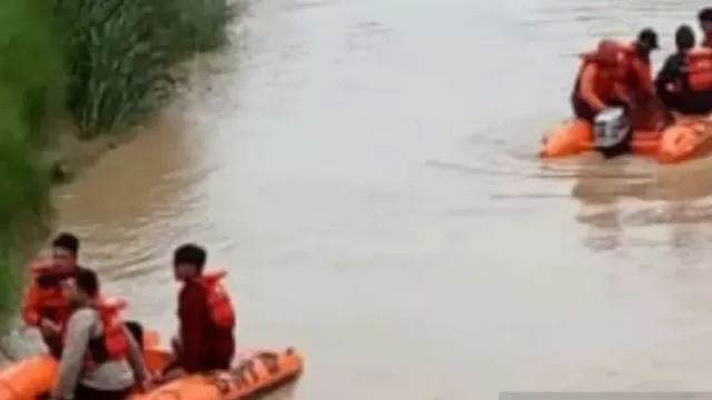 Kronologi Pemuda di Sampang Hilang Terseret Arus Sungai Kalikamuning - GenPI.co JATIM