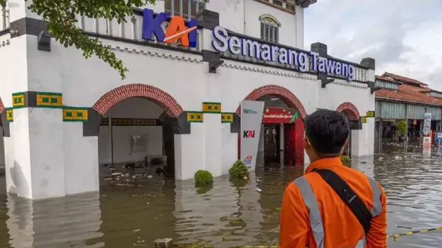Imbas Banjir di Semarang, 7 Kereta Api Terlambat Masuk ke Surabaya - GenPI.co JATIM