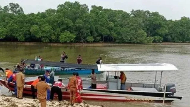 3 Hari Dicari, Tim SAR Akhirnya Temukan Nelayan Hilang Asal Bangkalan - GenPI.co JATIM 3 Hari Dicari, Tim SAR Akhirnya Temukan Nelayan Hilang Asal Bangkalan - GenPI.co JATIM