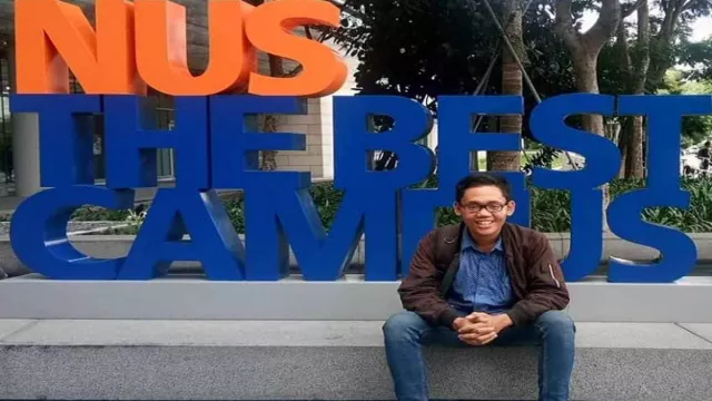 Profil Ahmad, Alumni UNESA Berprestasi Pantang Minder, Kini Diterima 4 Kampus Dunia - GenPI.co JATIM