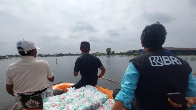 Ringankan Beban, BRI Peduli Bantu Korban Banjir Semarang dan Demak  - GenPI.co JATIM