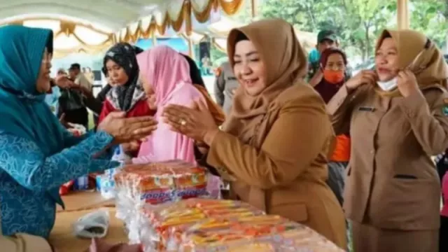 Gelar Pasar Murah, Disperindag Tegaskan Pembeli Harus Warga Magetan - GenPI.co JATIM