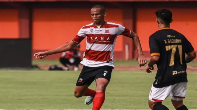 Kalah 2-3, Pelatih Madura United Fabio Lefundes Kesal Lihat Pemain Persis Solo - GenPI.co JATIM