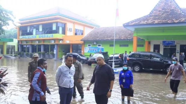 Hujan Deras, Kabupaten Probolinggo Dikepung Banjir dan Tanah Longsor - GenPI.co JATIM