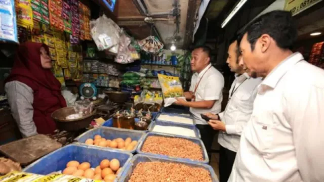 Pasokan Beras di Surabaya Aman, PD Pasar Surya Pastikan Bulog Suplai 3 Hari Sekali - GenPI.co JATIM