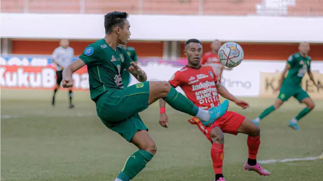 Pelatih Persebaya Aji Santoso Beri Semangat Pemain, Bangkit Hadapi PSM Makassar - GenPI.co JATIM
