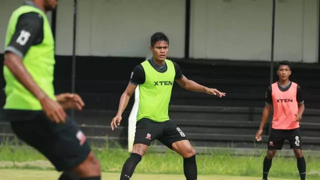 Akhirnya Setelah Absen 15 Laga, Fachruddin Aryanto Kembali Latihan - GenPI.co JATIM