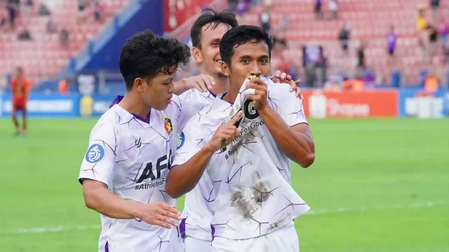 Hasil Pertandingan Liga 1, Persik Kediri vs Persija Jakarta Skor 2-0 - GenPI.co JATIM