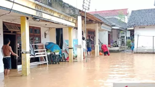 Hujan Lebat, 3 Kecamatan di Jember Banjir, Termasuk Rumah Bupati Hendy - GenPI.co JATIM