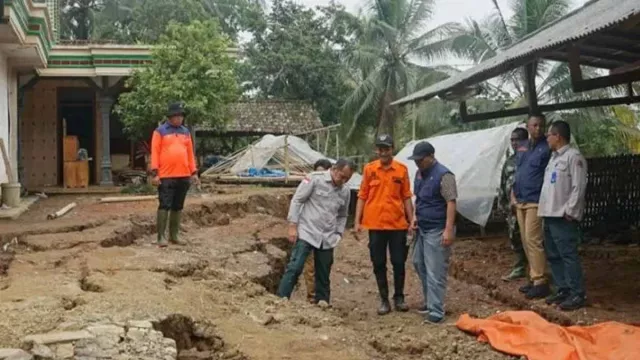 BPBD Jatim Rekomendasikan 43 KK Terdampak Tanah Gerak di Ponorogo Pindah - GenPI.co JATIM