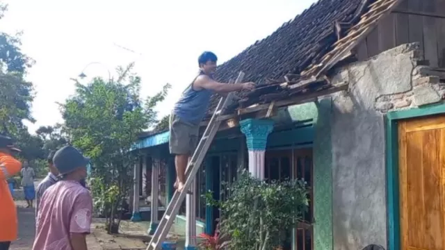 Ratusan Rumah di Madiun Porak-poranda Diterjang Puting Beliung - GenPI.co JATIM