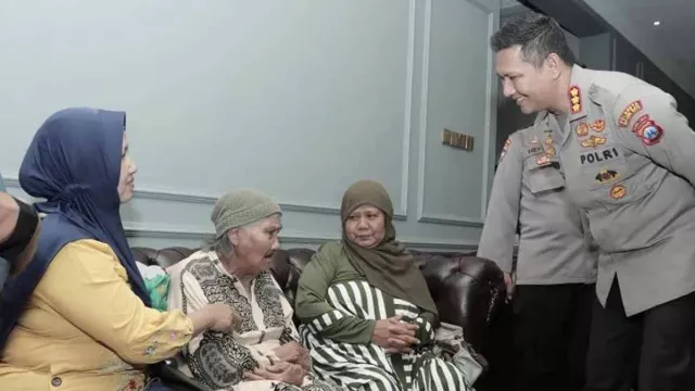 Pertemuan Haru Nenek dan Keluarga di Malang, Terpisah 37 Tahun - GenPI.co JATIM