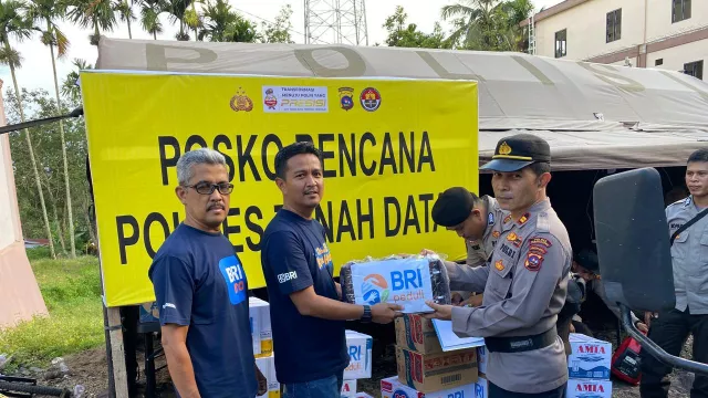 BRI Peduli Berikan Bantuan Tanggap Bencana Warga Terdampak Banjir di Sumatera Barat - GenPI.co JATIM BRI Peduli Berikan Bantuan Tanggap Bencana Warga Terdampak Banjir di Sumatera Barat - GenPI.co JATIM