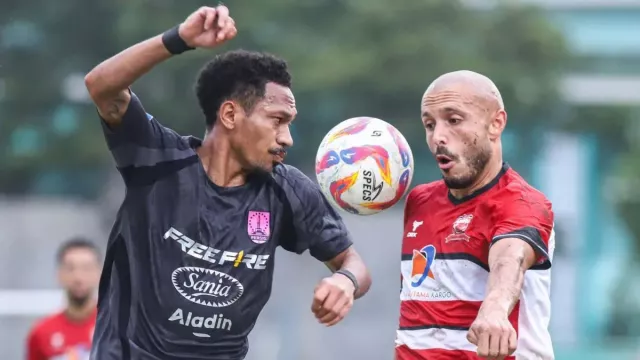 Madura United Benamkan Persis Solo dengan Skor 2-0 - GenPI.co JATIM Madura United Benamkan Persis Solo dengan Skor 2-0 - GenPI.co JATIM