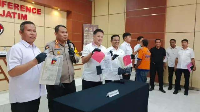 Polisi Tetapkan Pemilik Panti di Surabaya Jadi Tersangka Kasus Asusila - GenPI.co JATIM Polisi Tetapkan Pemilik Panti di Surabaya Jadi Tersangka Kasus Asusila - GenPI.co JATIM