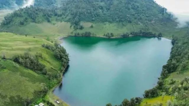 Cuaca Ekstrem, Pendakian Jalur Gunung Semeru Masih Ditutup - GenPI.co JATIM Cuaca Ekstrem, Pendakian Jalur Gunung Semeru Masih Ditutup - GenPI.co JATIM