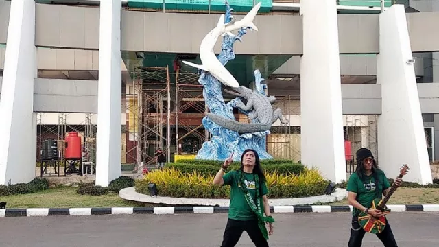 Musisi Rock Surabaya Puji Lagu Ultah Persebaya, Begini Katanya - GenPI.co JATIM
