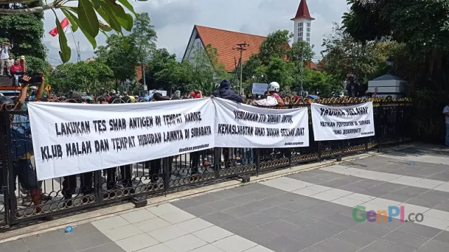 Ratusan Warga Madura Geruduk Balai Kota Surabaya - GenPI.co JATIM