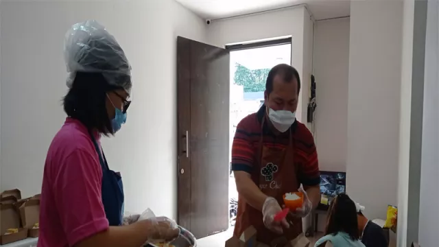 Menu Dapur Surabaya Variatif, Siap Penuhi Kebutuhan Warga Isoman - GenPI.co JATIM