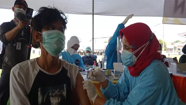 HIMPUNI Gelar Vaksinasi Covid, Gotong Royong Membantu Masyarakat - GenPI.co JATIM