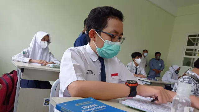 Mulai Besok Tak Ada PR untuk Pelajar di Surabaya Jenjang SD dan SMP - GenPI.co JATIM