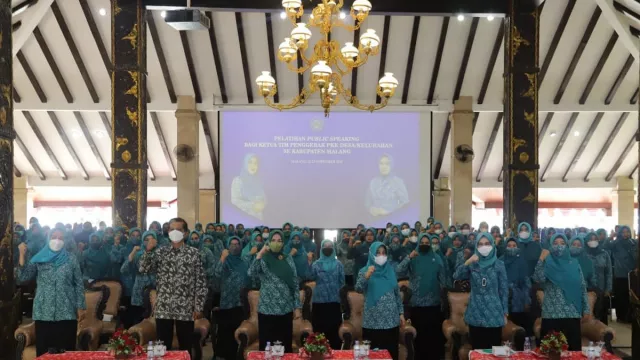 Keren, Ibu-ibu PKK di Kabupaten Malang dapat Public Speaking - GenPI.co JATIM