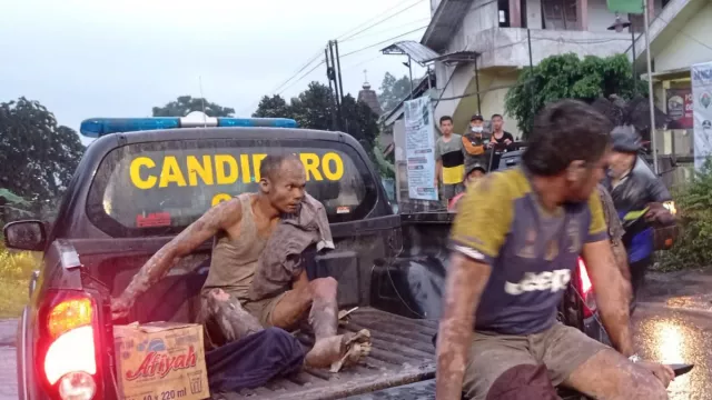 BPBD Lumajang Sebut Evakuasi Korban Erupsi Gunung Semeru Sulit - GenPI.co JATIM