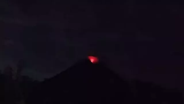 Kabar Terbaru Gunung Semeru, Terlihat Lava Pijar di Pronojiwo - GenPI.co JATIM